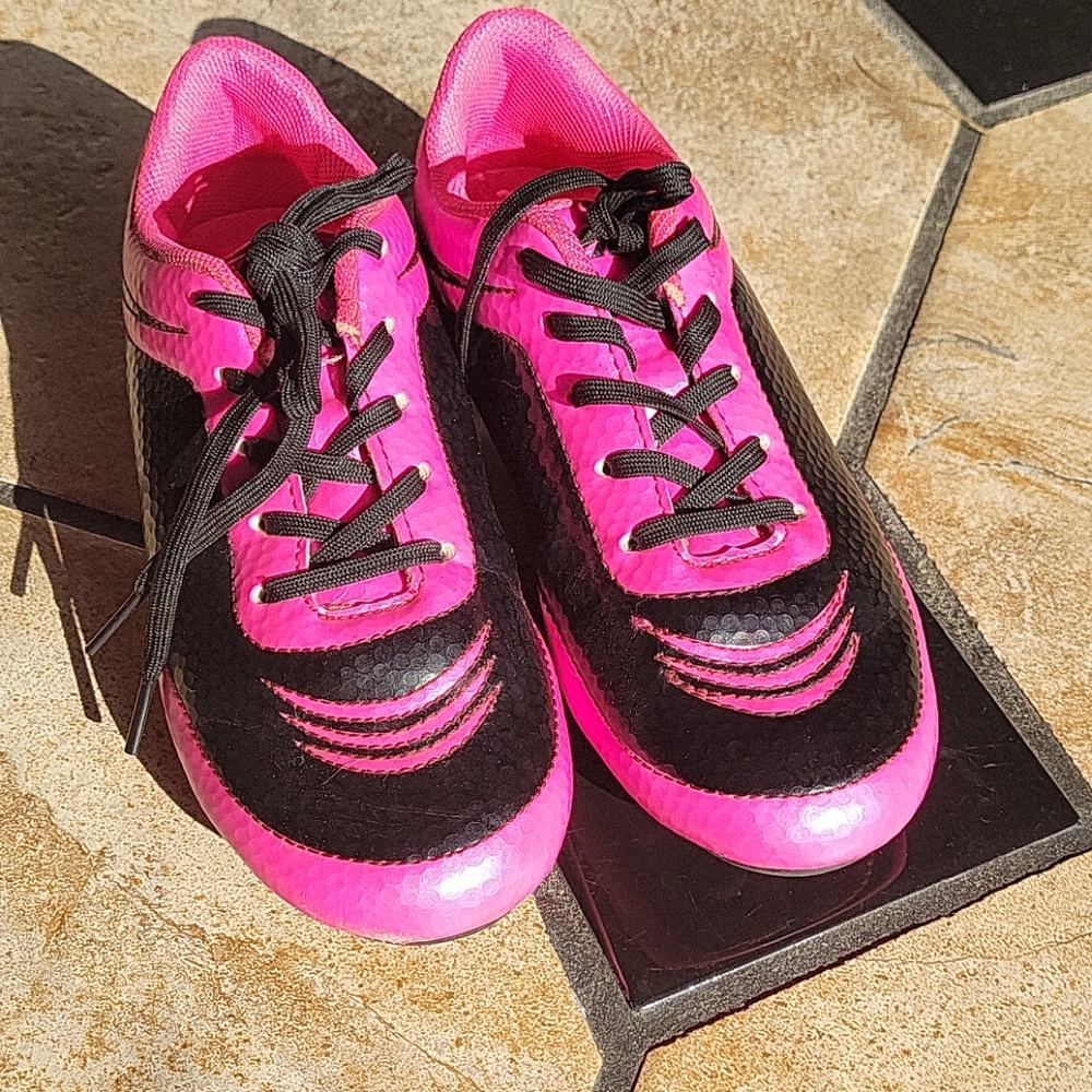 Pink kleats